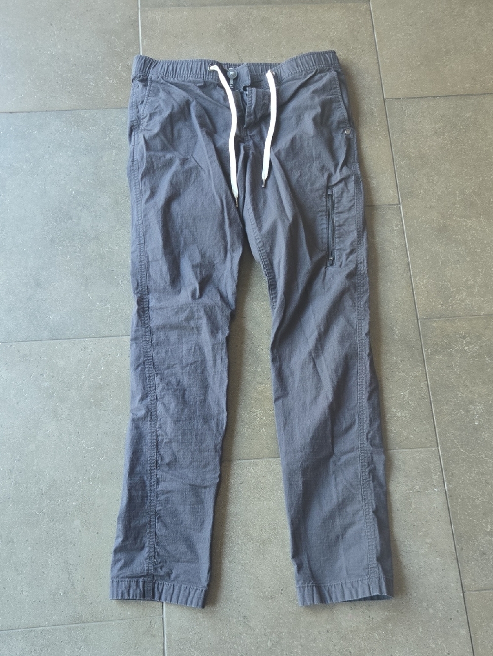 Vuori Men's Jogger Pants in Slate Blue with White Drawstrings
